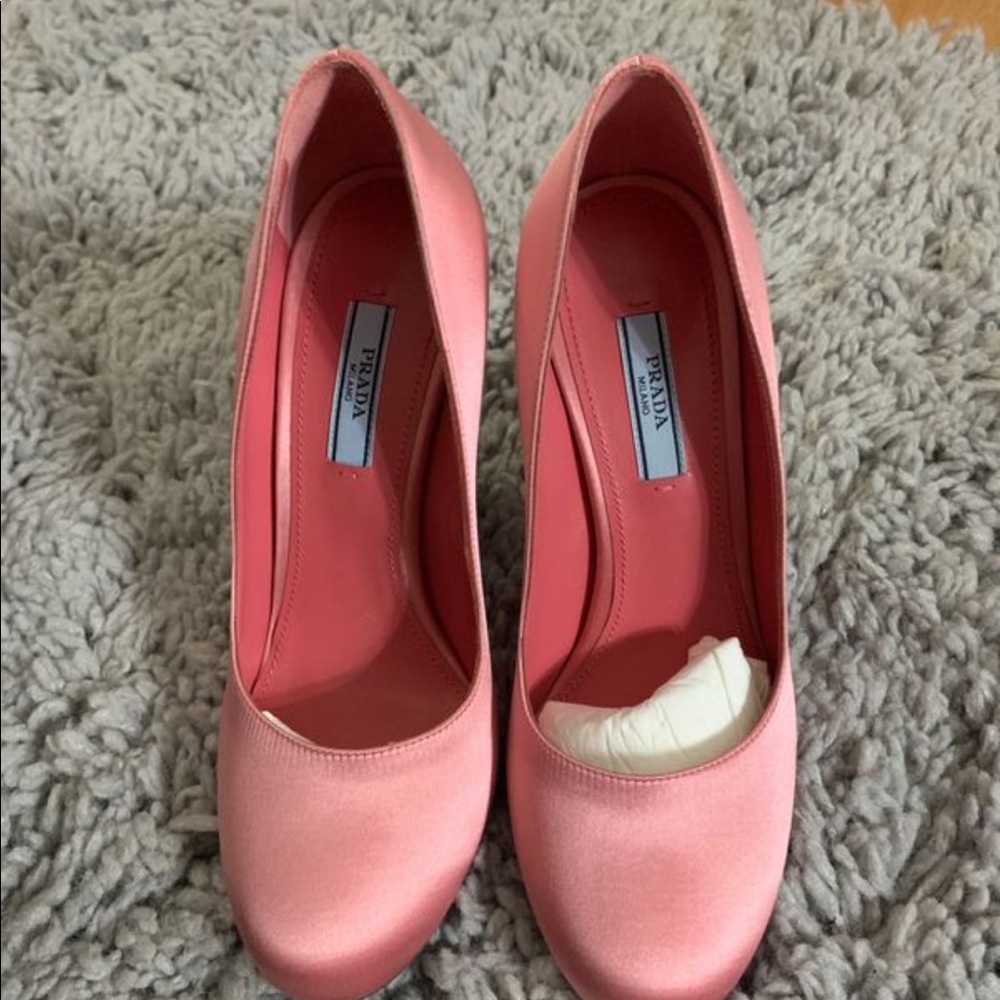 Silky Smooth beautiful NIB Prada heels - Picture 2 of 4